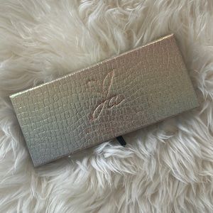 Anastasia Beverly Hills eyeshadow palette